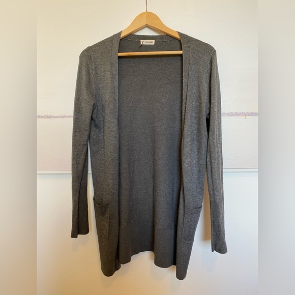 Medium length grey cardigan. Brand is Tezenis. Beautiful soft fabric. - Picture 3 of 5
